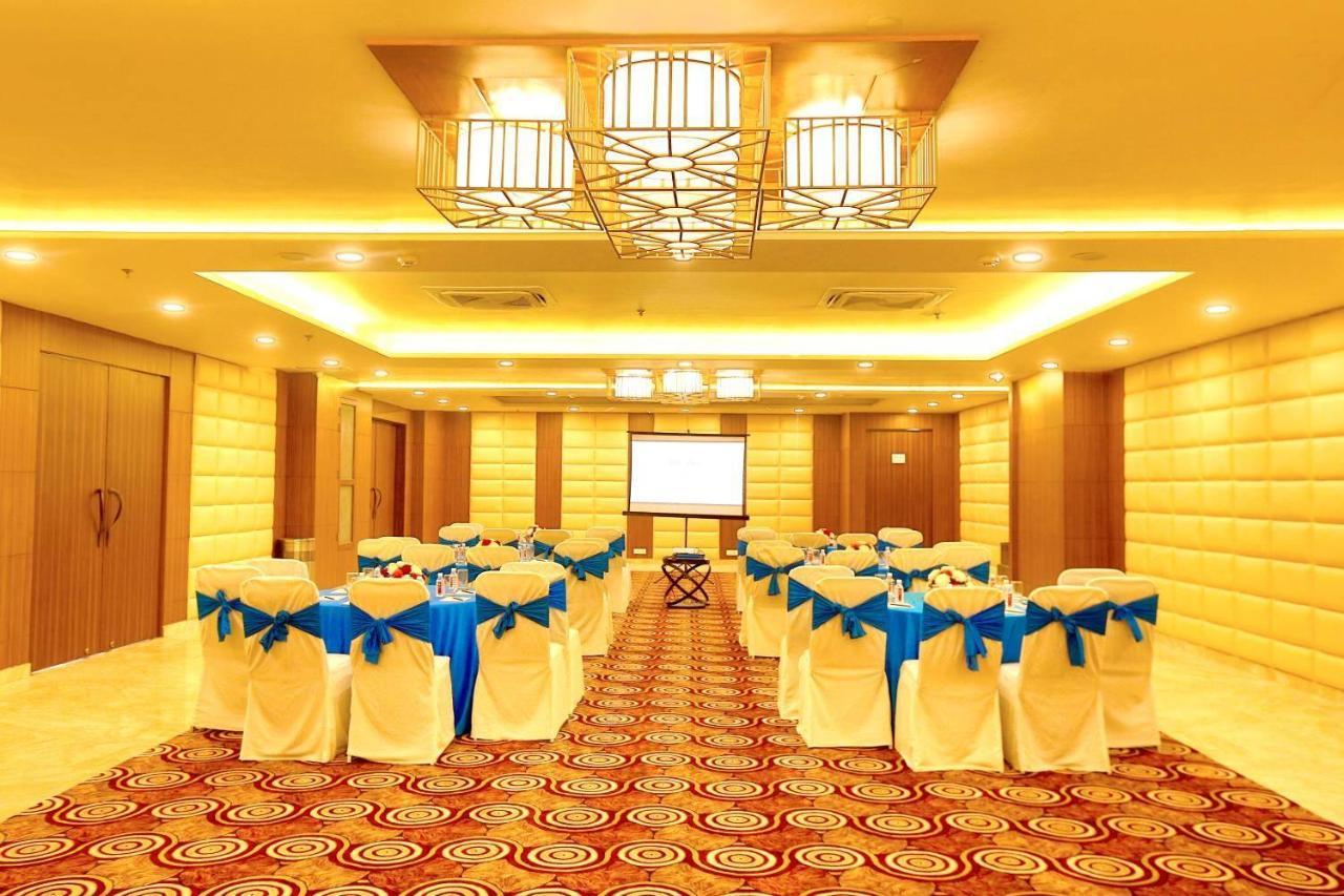 The Fern Residency Noida Hotel ภายนอก รูปภาพ