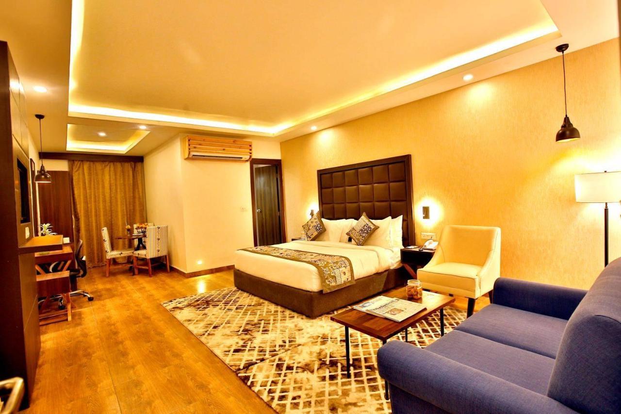 The Fern Residency Noida Hotel ภายนอก รูปภาพ