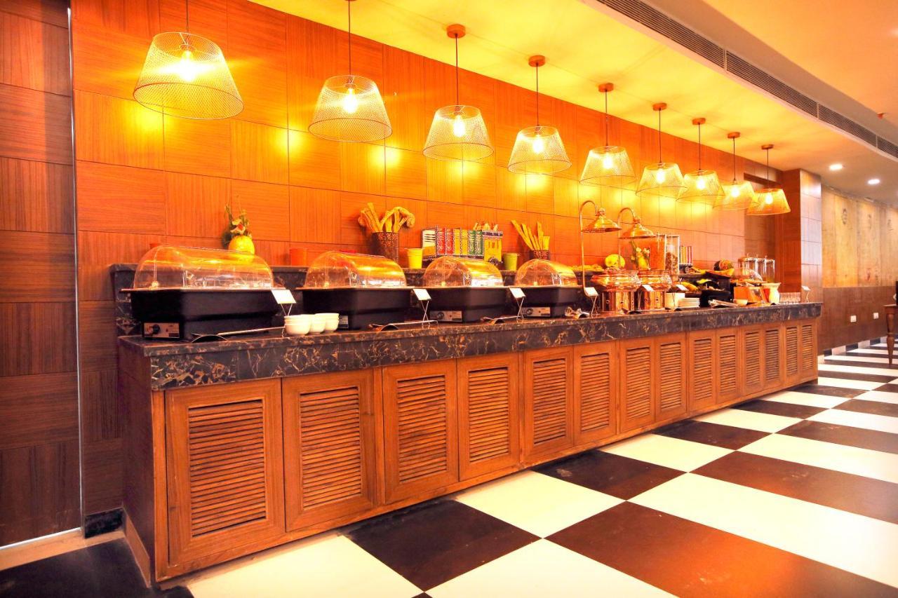 The Fern Residency Noida Hotel ภายนอก รูปภาพ